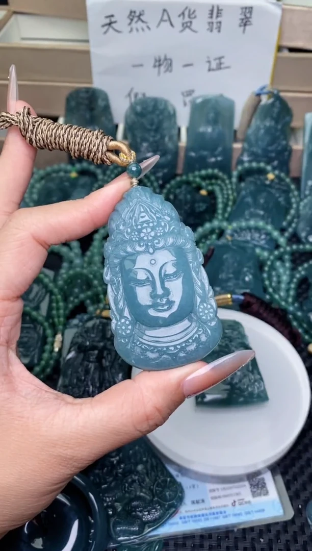 翡翠未镶嵌颈饰