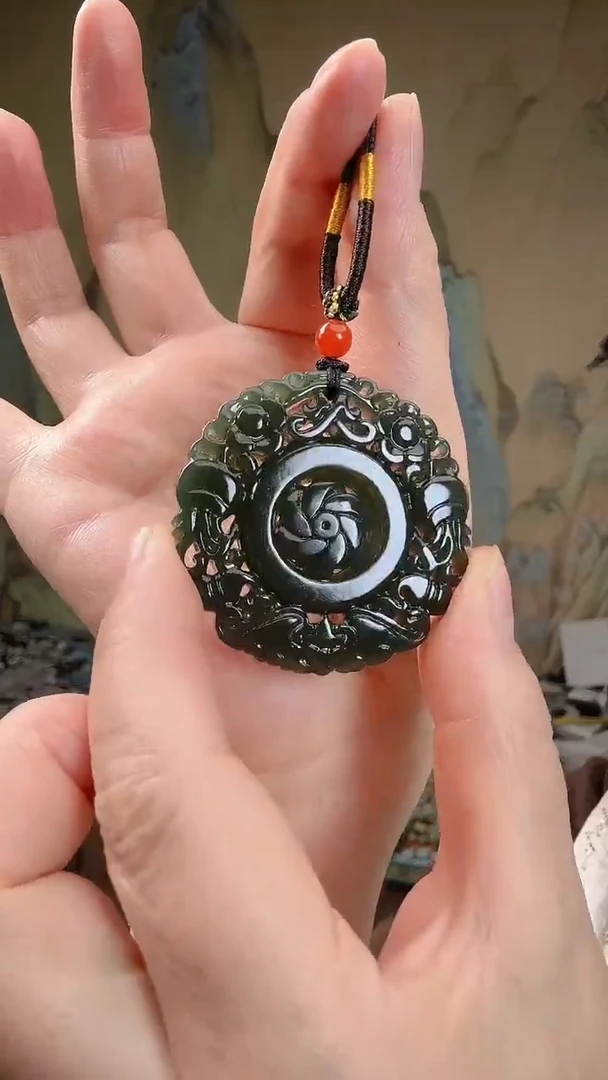 颈饰未镶嵌和田玉.