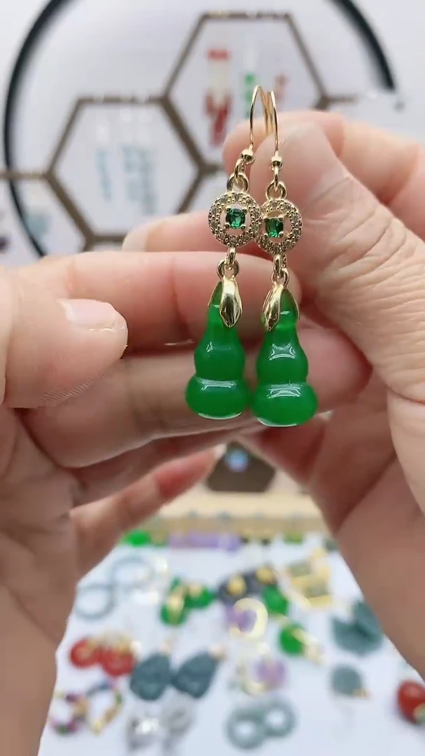 未镶嵌石英质玉（天山翠）耳饰183