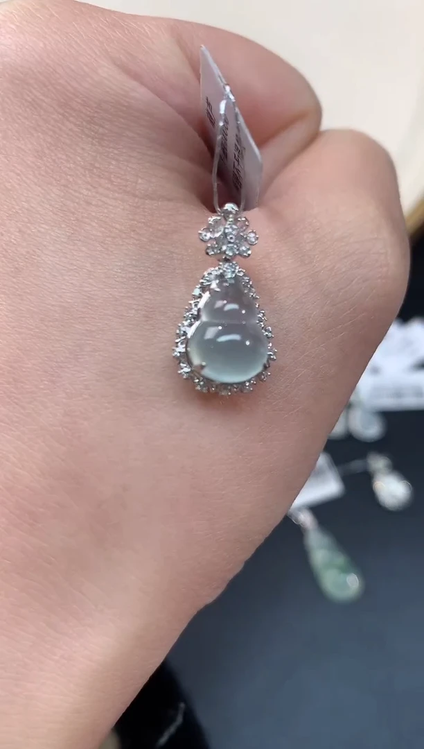 【闪购商品】翡翠吊坠(不含链)18K金镶嵌葫芦A33|6980