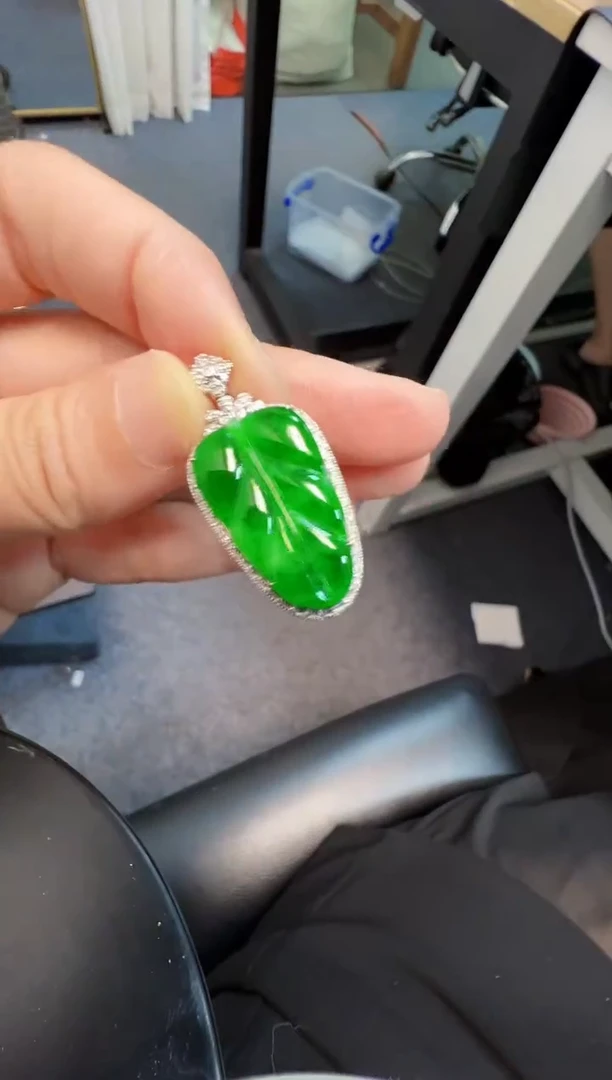 吊坠(不含链)18K金镶嵌翡翠5800