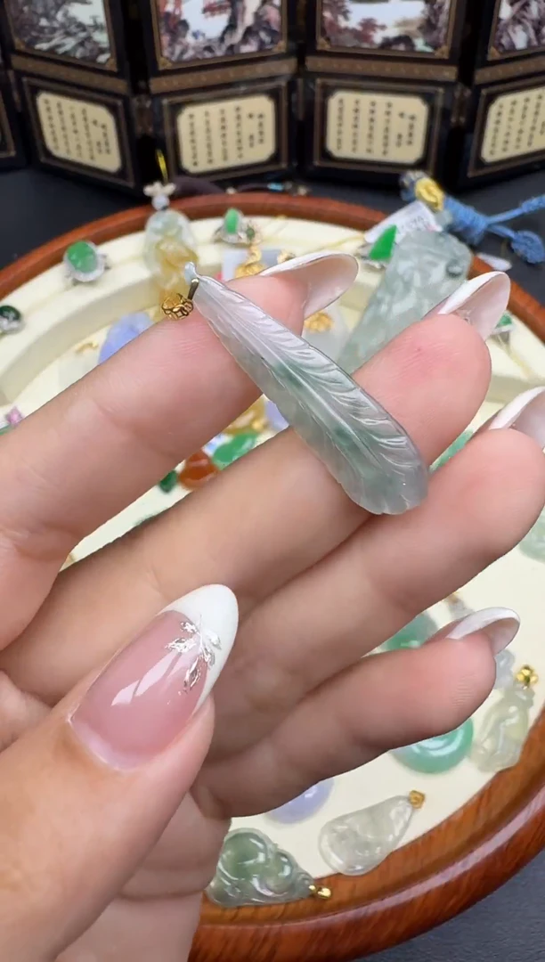 吊坠(赠链)18K金镶嵌翡翠350