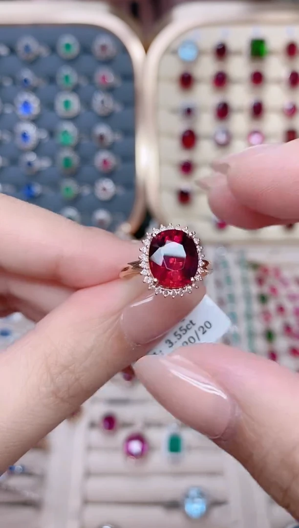 18K金镶嵌碧玺戒指碧玺3.55CT