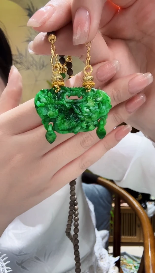 颈饰未镶嵌翡翠吊坠