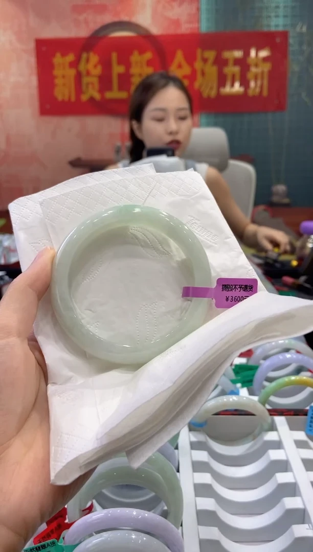 翡翠手镯未镶嵌多人28485