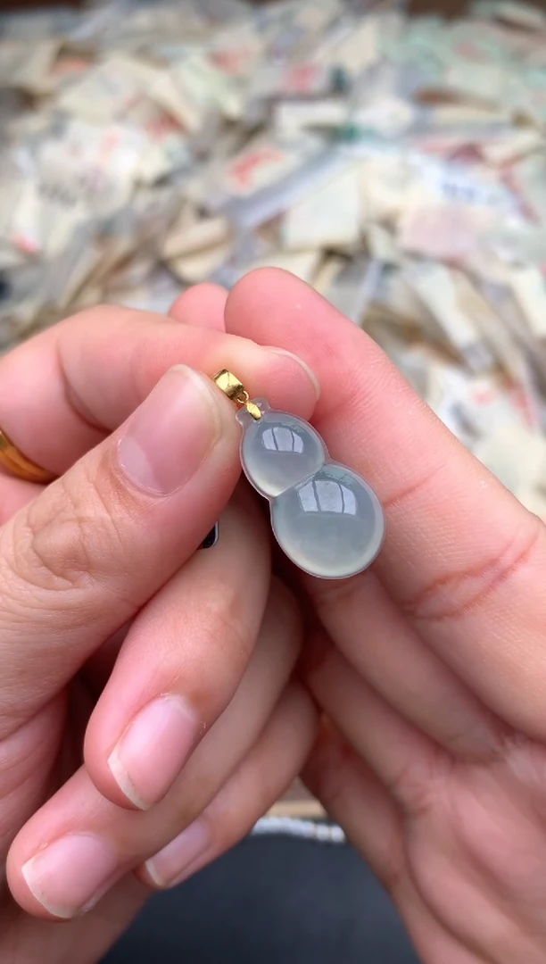 18K金镶嵌挂件翡翠一