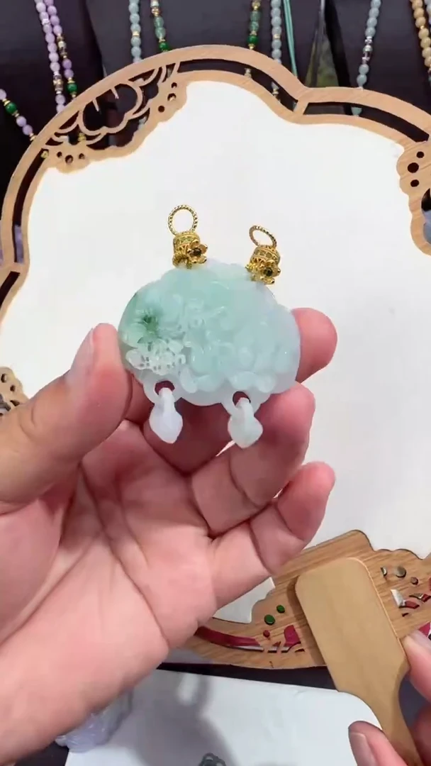 翡翠未镶嵌颈饰吊坠