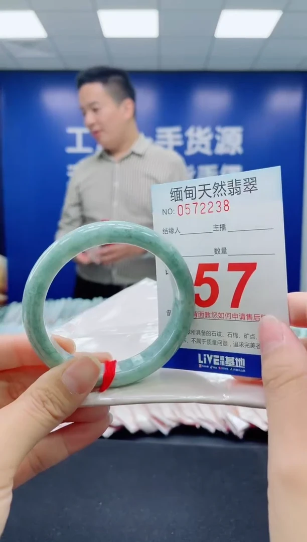 未镶嵌手镯翡翠天然翡翠手镯