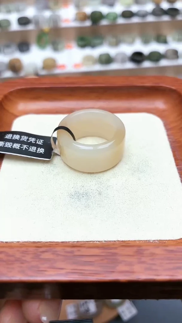 未镶嵌戒圈和田玉w****?17号