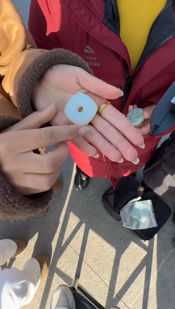 未镶嵌和田玉（糖玉）挂件和田玉