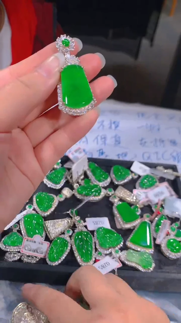 【闪购商品】定制翡翠未镶嵌63定制翡翠，多样性发货（发其一）