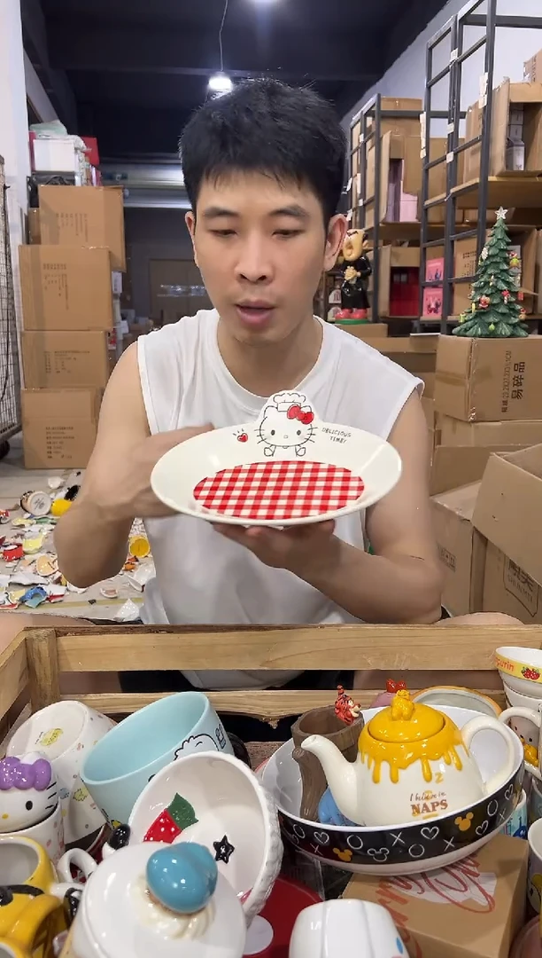 瓷片原盒kt猫红格子餐盘 微瑕