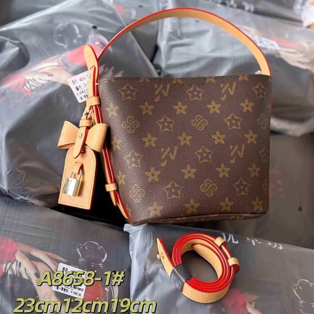 2025优草坊新款女包时尚百搭单水桶包轻奢中号大号抽绳斜跨单肩