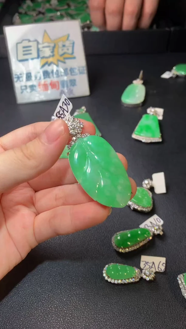 翡翠银S925镶嵌颈饰翡翠