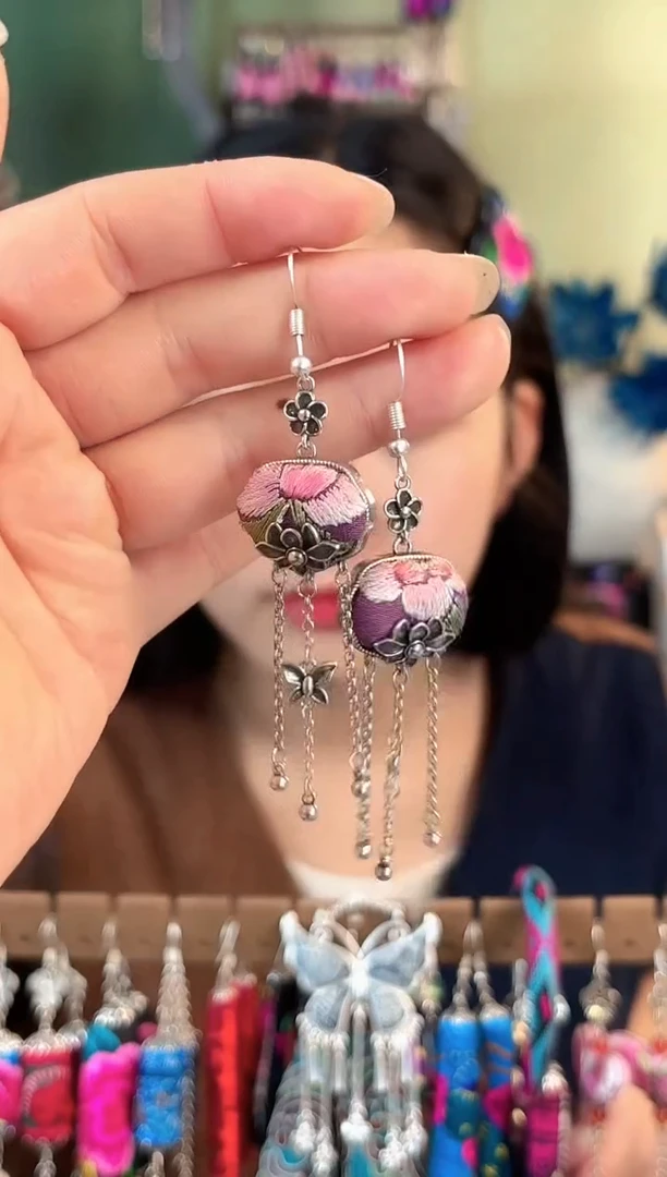 彩云南阁非遗老绣饰品513*