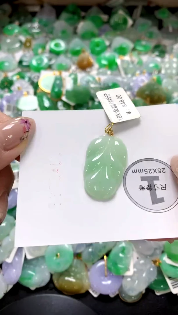 翡翠18K金镶嵌颈饰11111111111111111