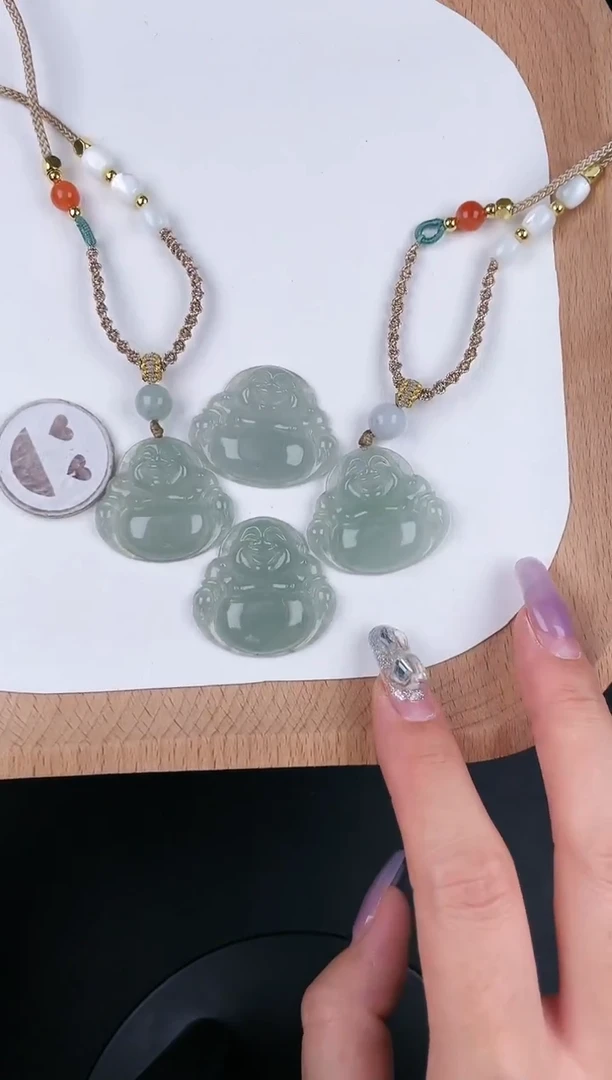 翡翠未镶嵌颈饰LC028翡翠冰绿小佛（多样性发其一）