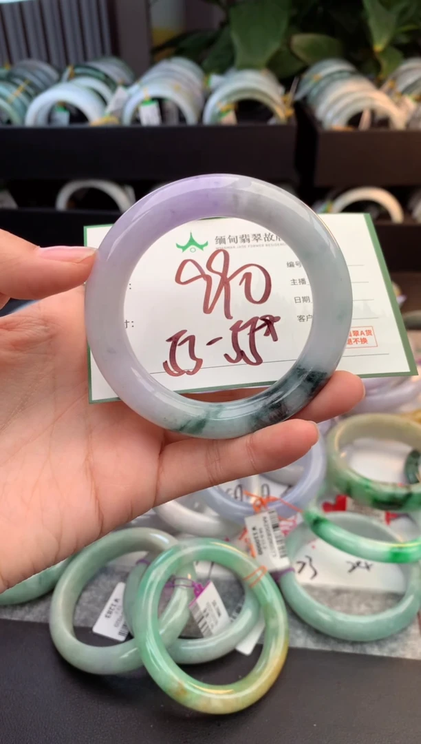 未镶嵌定制翡翠毛货需精细抛光+多人