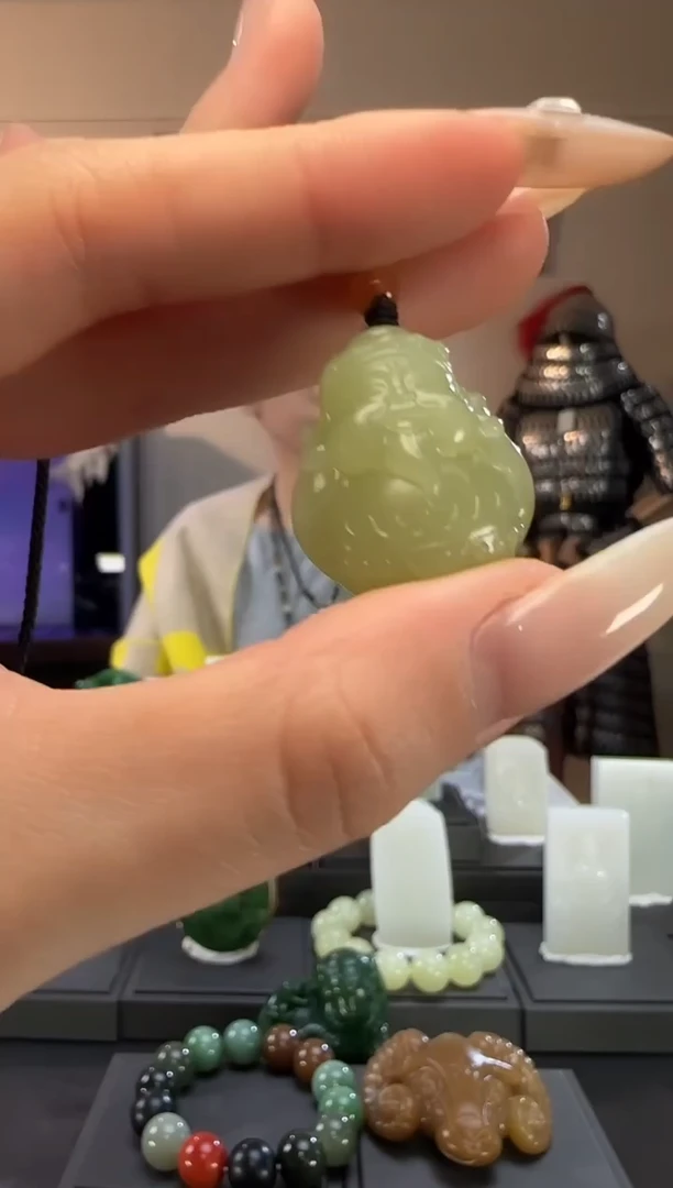 颈饰未镶嵌和田玉黄口财神吊坠