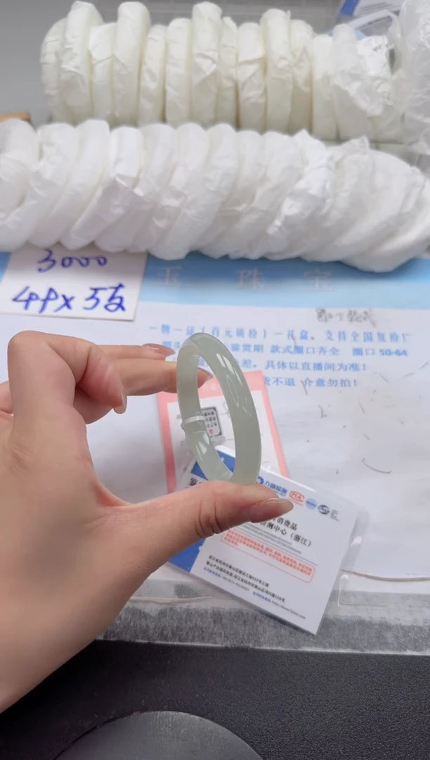 未镶嵌手镯石英质玉82-51