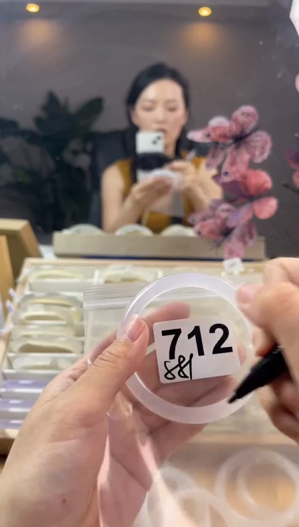 玛瑙/玉髓手镯未镶嵌712微瑕