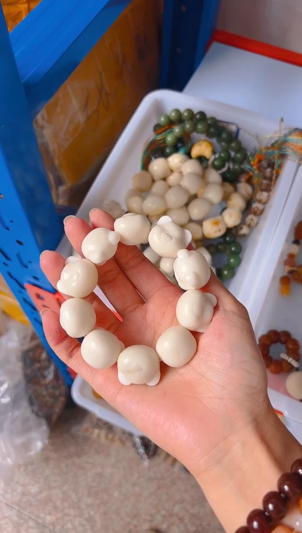 吊坠菩提根/象牙果白色熊头单圈