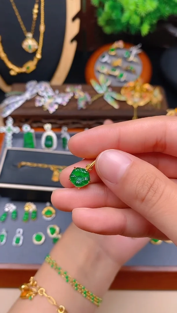 【闪购商品】翡翠吊坠(不含链)银S925镶嵌花花吊坠