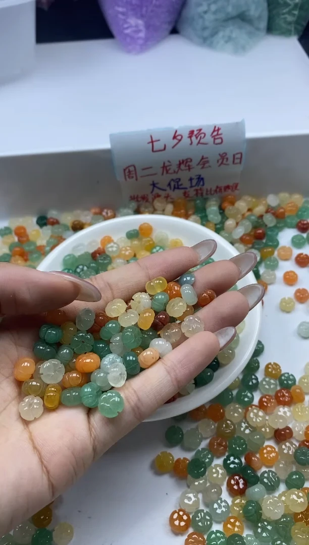 玛瑙/玉髓颈饰未镶嵌w1688三彩金丝玉五瓣花8mm*10颗