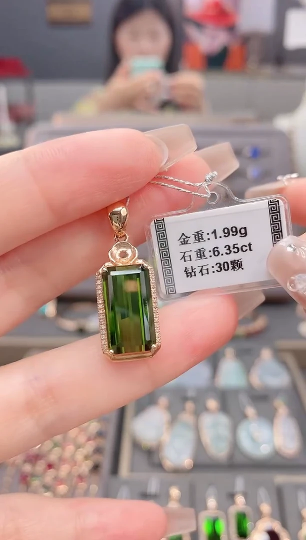 颈饰18K金镶嵌碧玺6.35