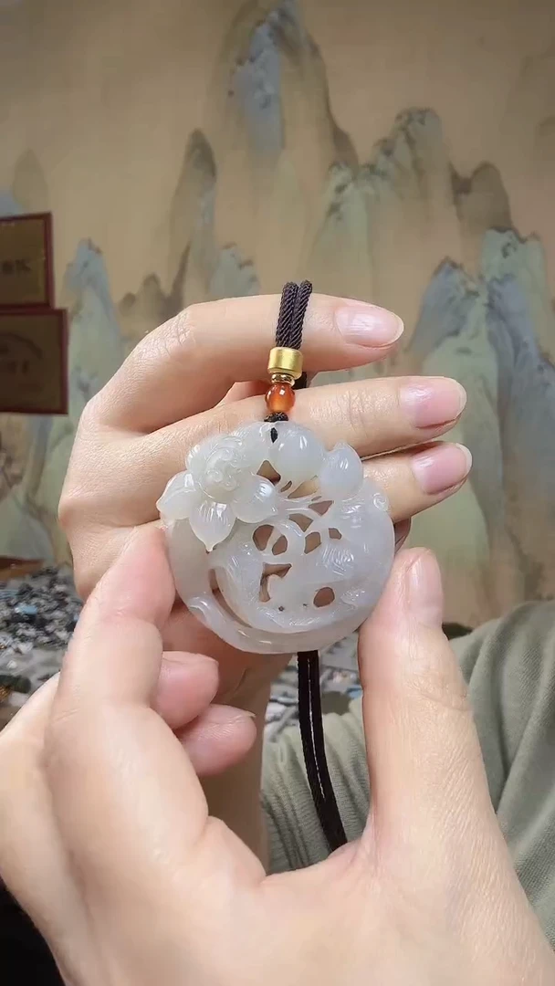 颈饰未镶嵌和田玉.