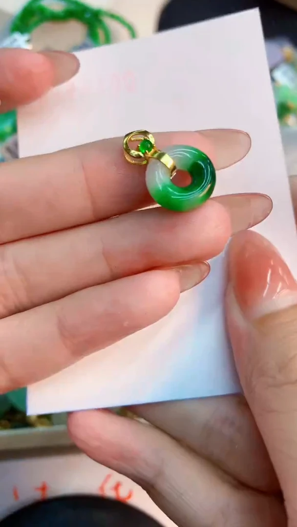 翡翠未镶嵌吊坠(不含链)1