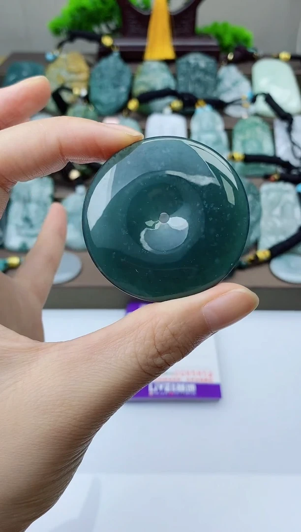 翡翠未镶嵌颈饰
