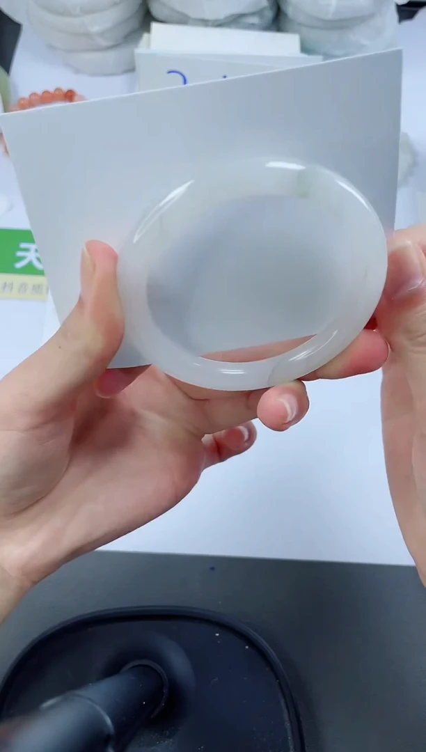 【闪购商品】石英质玉手镯未镶嵌97-54.6