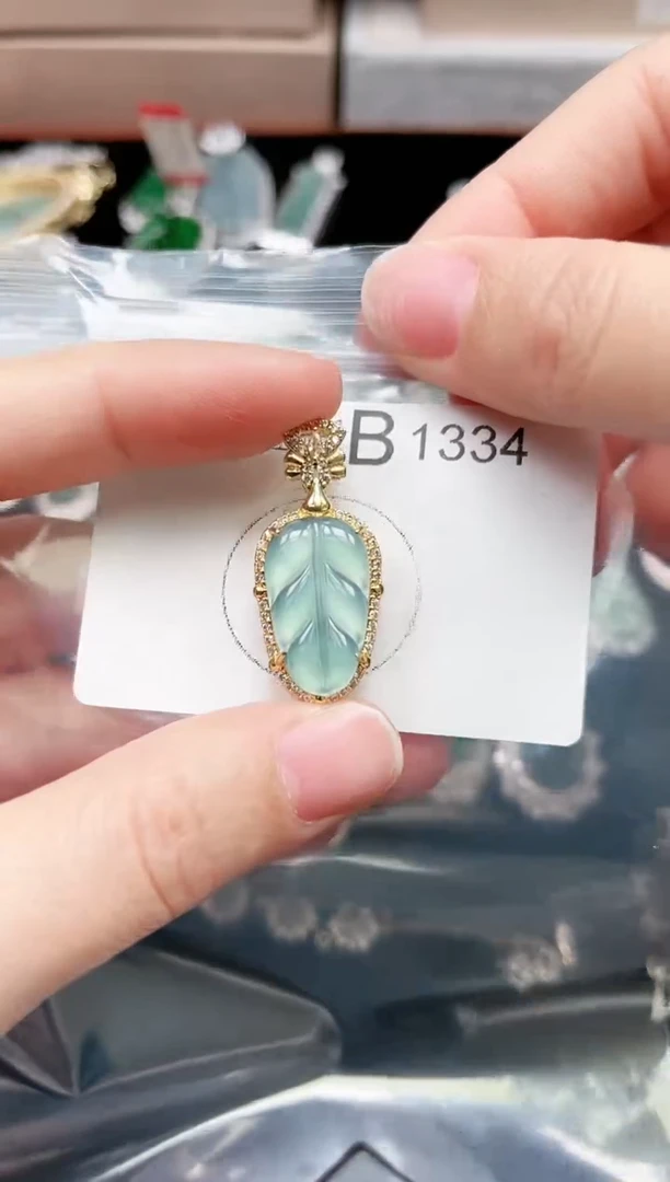 【闪购商品】翡翠颈饰未镶嵌1334赠皮绳