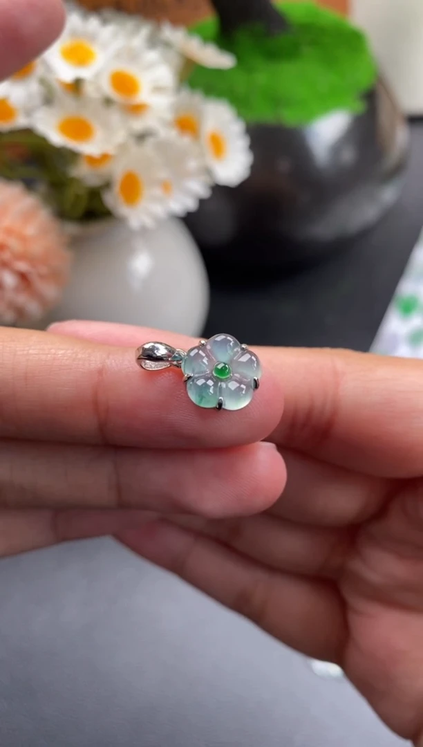 银S925镶嵌散珠翡翠花花吊坠