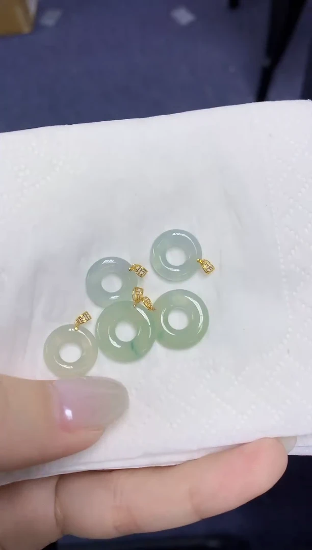 翡翠18K金镶嵌颈饰天然缅甸翡翠A货多样性发其一