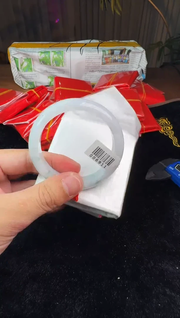 未镶嵌定制翡翠5067毛货不退不换  57-58圈
