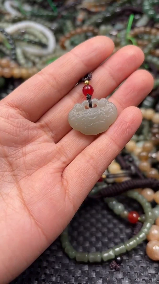 颈饰未镶嵌和田玉1