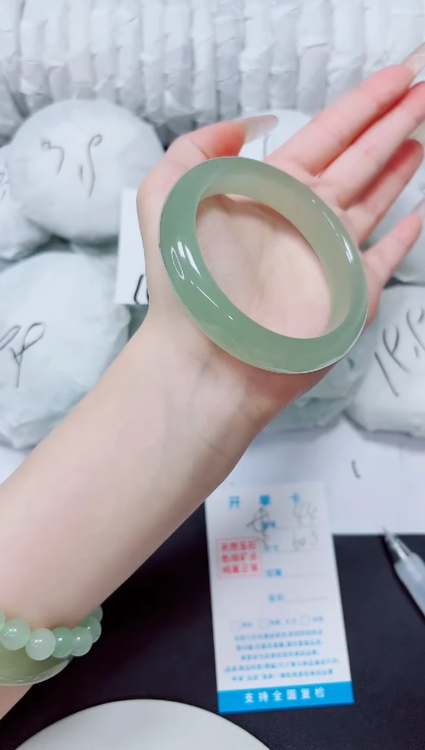 石英质玉手镯未镶嵌44/60AAA