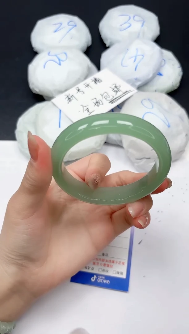 未镶嵌手镯石英质玉A182/6162