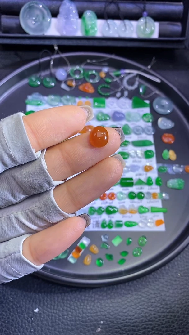 未镶嵌挂件翡翠蛋面