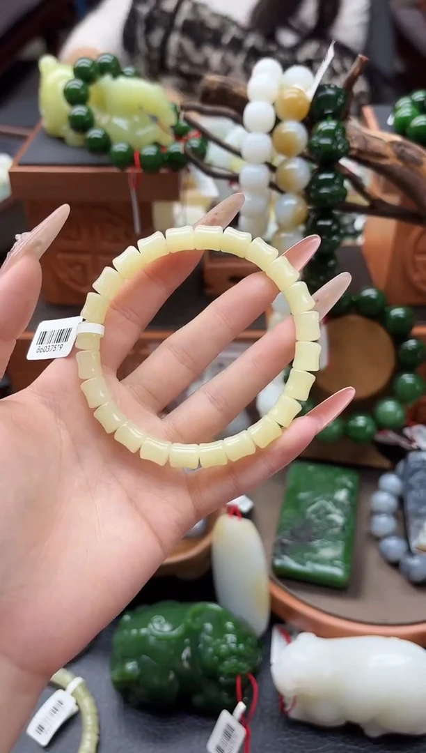 未镶嵌手串和田玉董小姐推荐 多样性发货 拍一发一t10