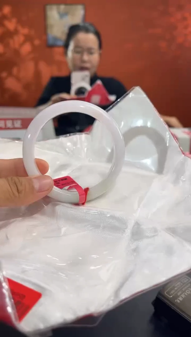未镶嵌手镯翡翠翡翠手镯（微瑕）56