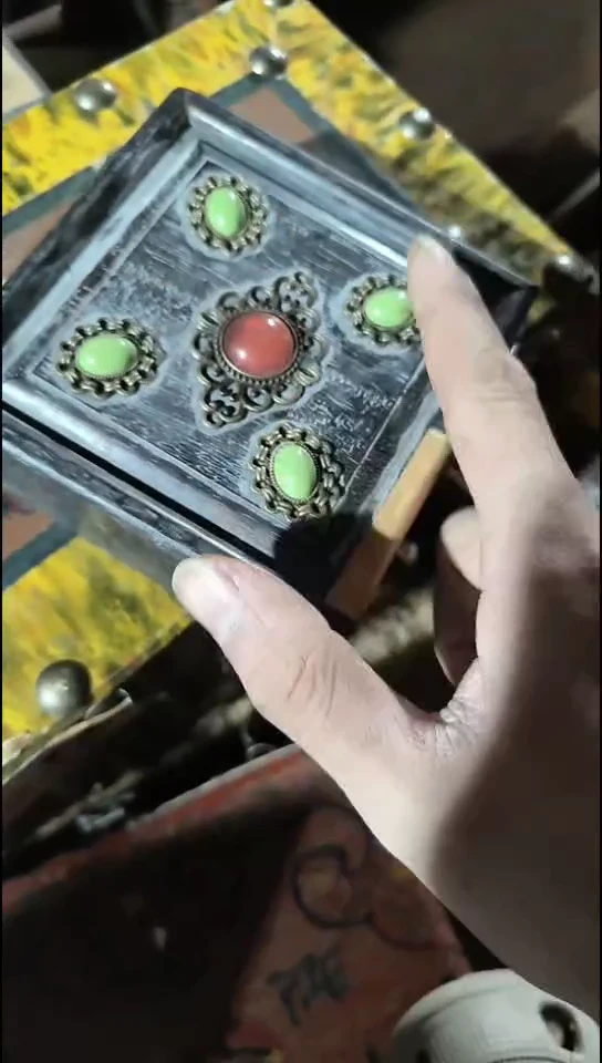香榧木一个绿宝宝盒子