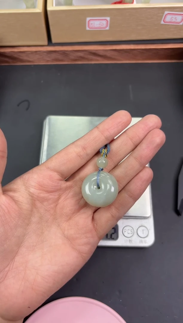 【闪购商品】和田玉吊坠(赠链)未镶嵌且末微色差近矿吊坠L