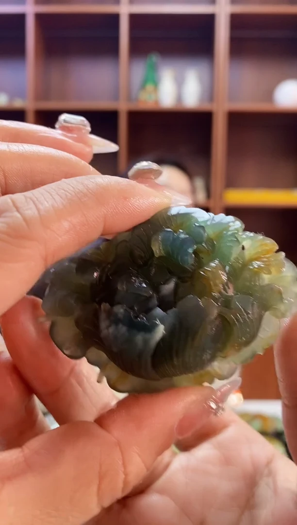 未镶嵌蛇纹石玉吊坠