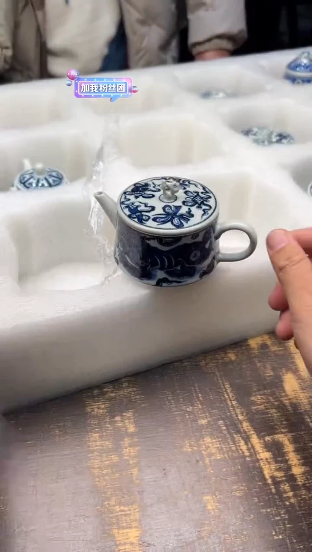 【闪购商品】/戏墨柴窑狮子戏球壶