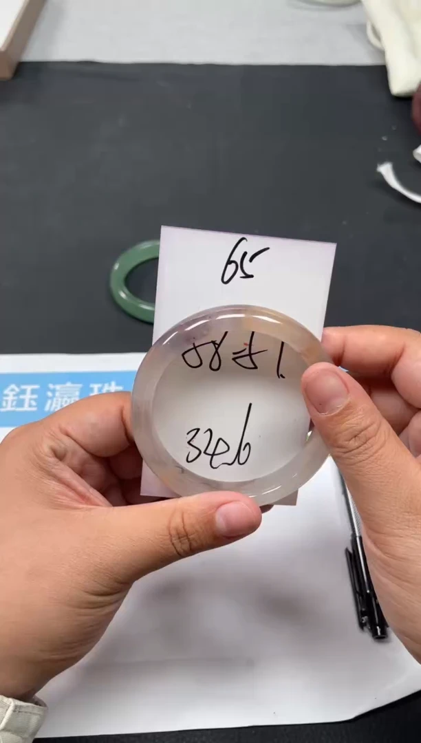 未镶嵌手镯石英质玉65