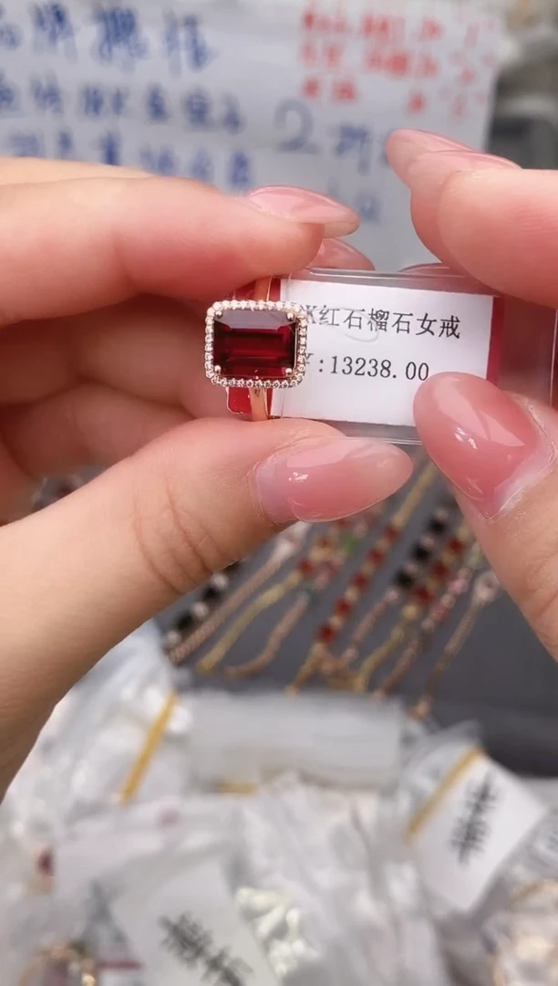 18K金镶嵌戒指石榴石--专柜--
