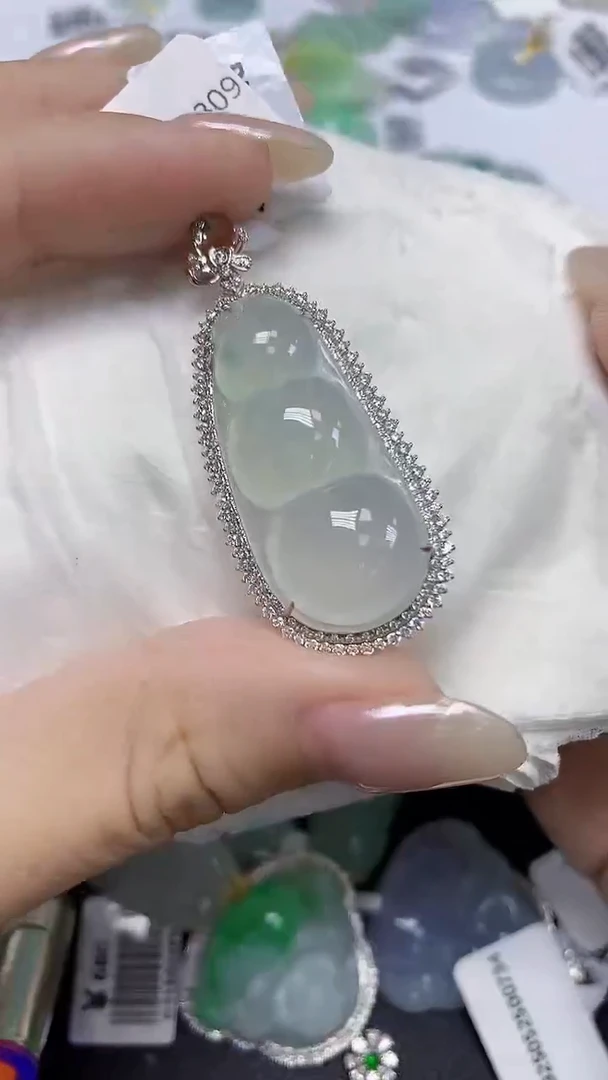 翡翠18K金镶嵌颈饰天然缅甸翡翠A货